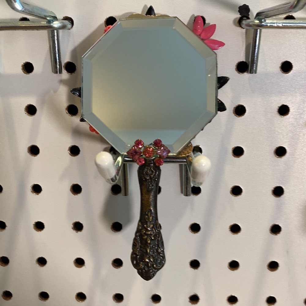 MINNIE and Mickey in Liberty Square Hand Mirror. Small 3” $48 - Picture 4 of 5